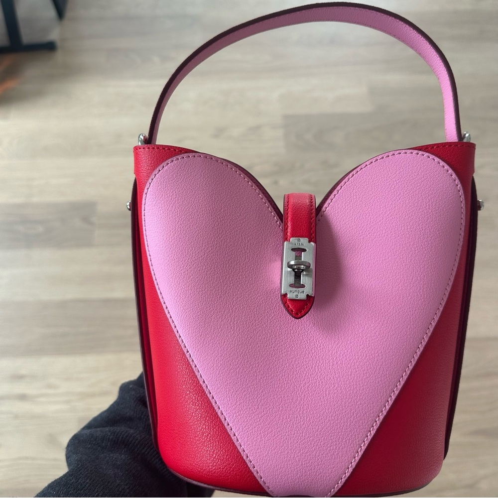 Vunque Red & Pink Heart Crossbody Bag - Picture 3 of 8